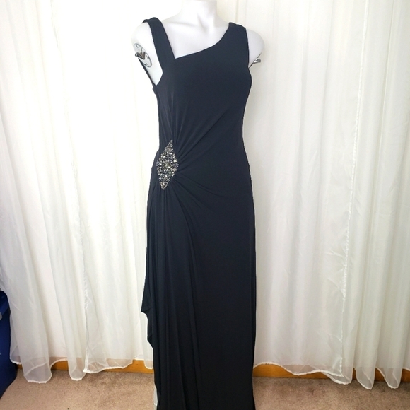 jackie jon formal dresses Teri Jon Metallic Jacquard Twist Bodice Off The Shoulder Gown Size 8 main image 0